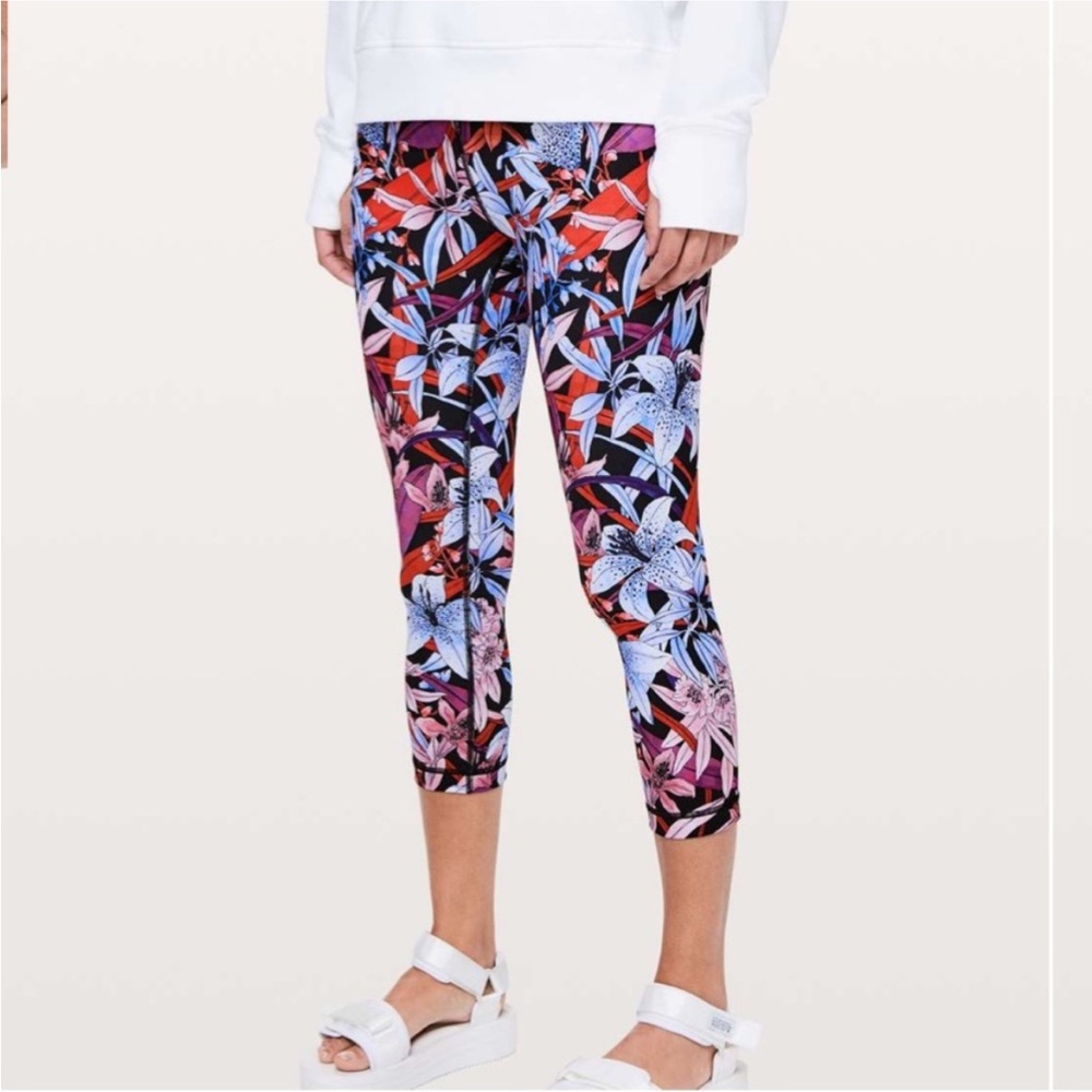 Lululemon Wunder Under Hi-Rise Crop Lush Lillies Black / Blue / Pink size 4